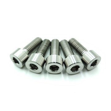 Titan-Sechskant-Schraube