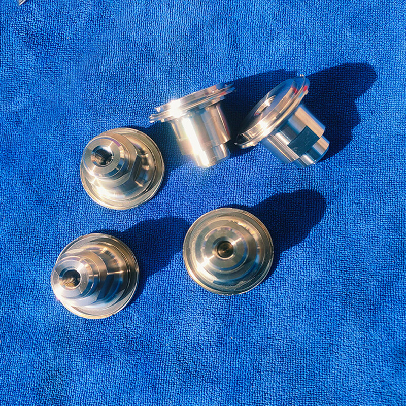 Titangegenstände mit unregelmäßigen Formen