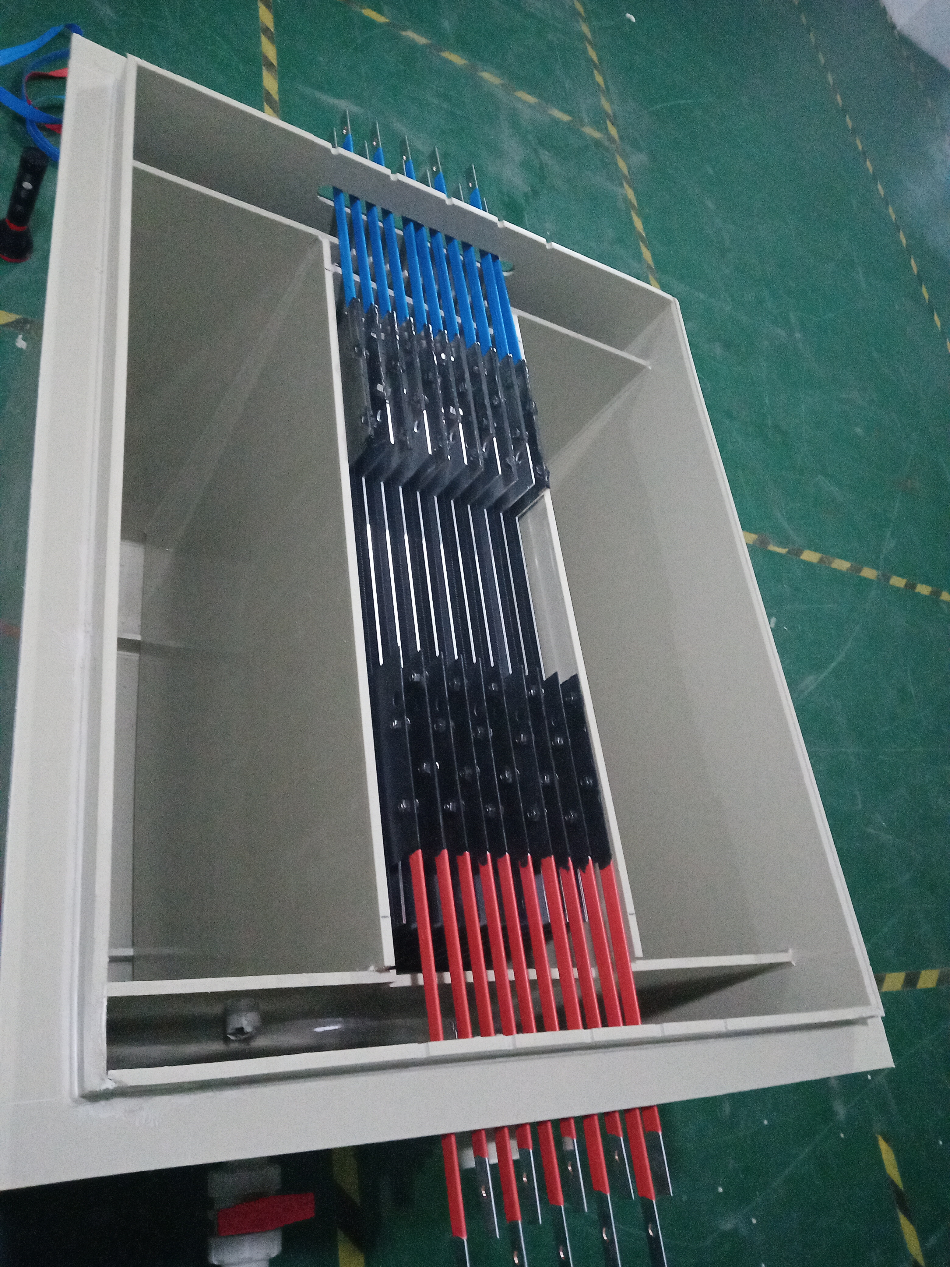 Cellule d'électrolyse unipolaire