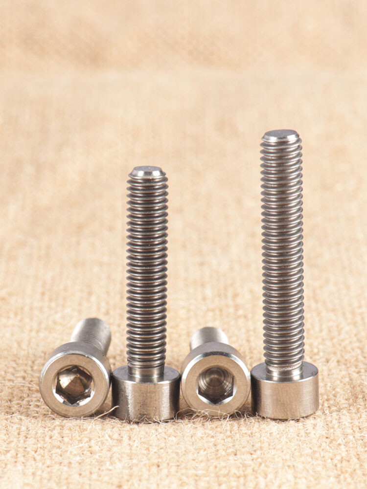 Elementi di fissaggio a testa lobata in titanio/viti/bulloni/bulloni a testa esalobata con grande flangia