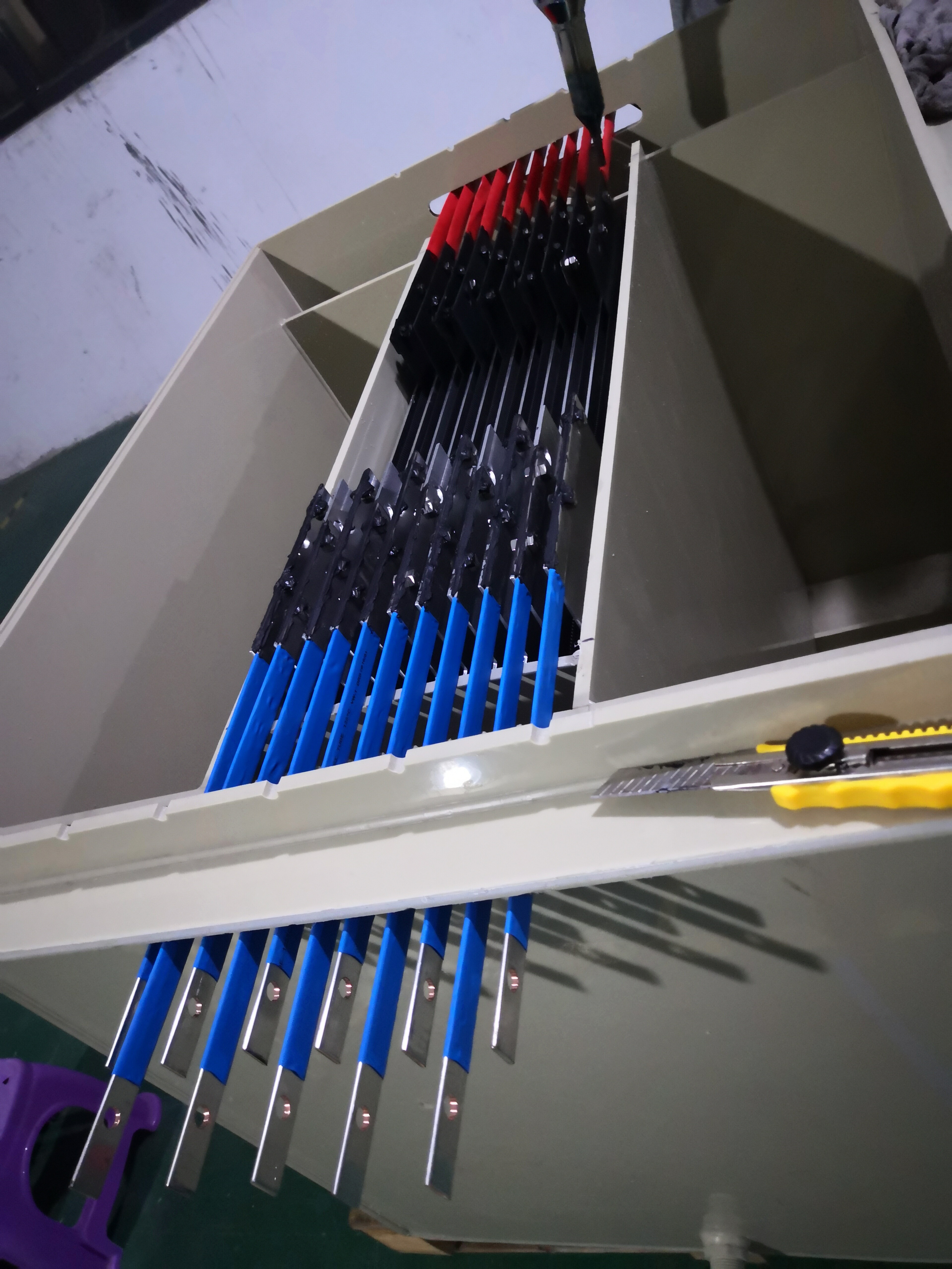 Célula electrolítica unipolar