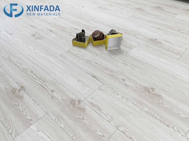 32 Grade Ac4 Laminate Flooring 12mm Matt Pattern Modern High Gloss Custom Size MDF