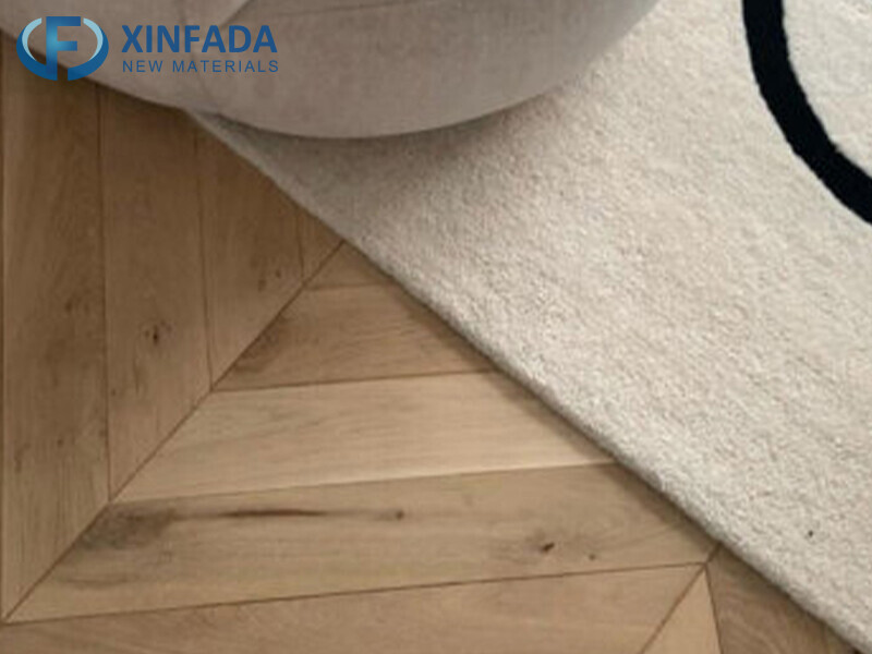 Chevron Wear-Resistant Imitation Natural Oak Composite Flooring