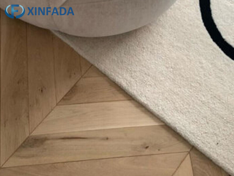 Chevron Wear-Resistant Imitation Natural Oak Composite Flooring