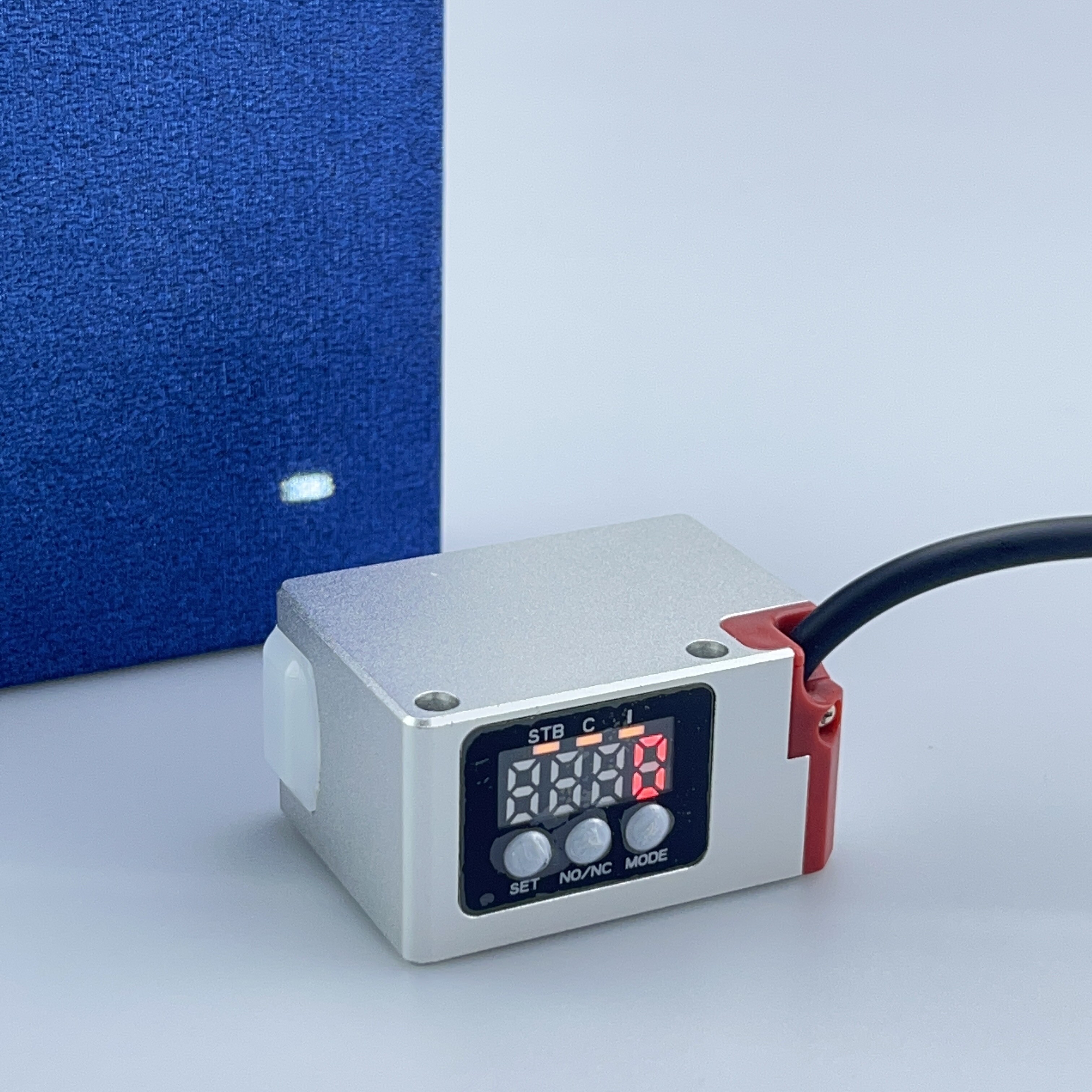 PM-W70 White light small dot color sensor 