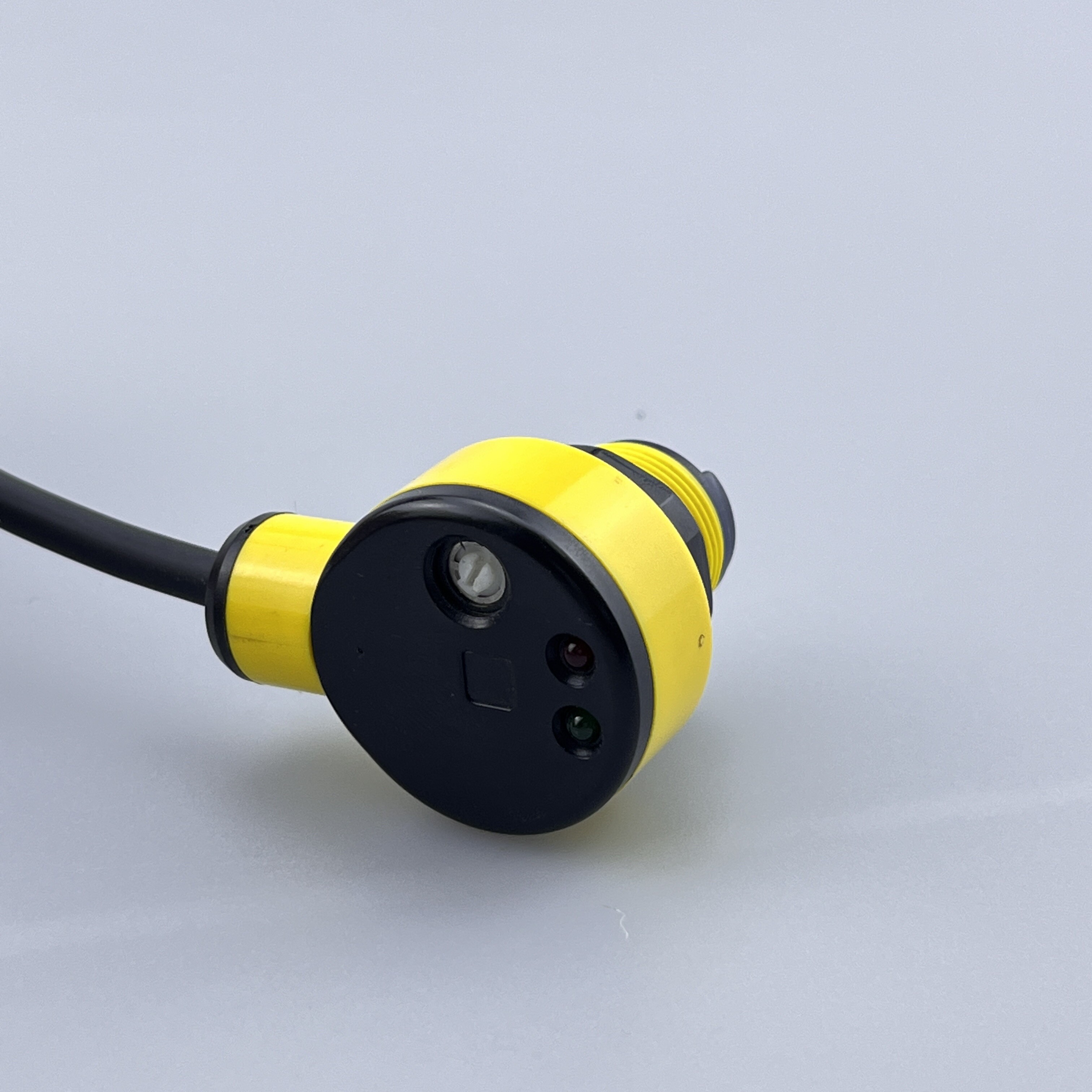 GS18T Cylindrical photoelectric sensor