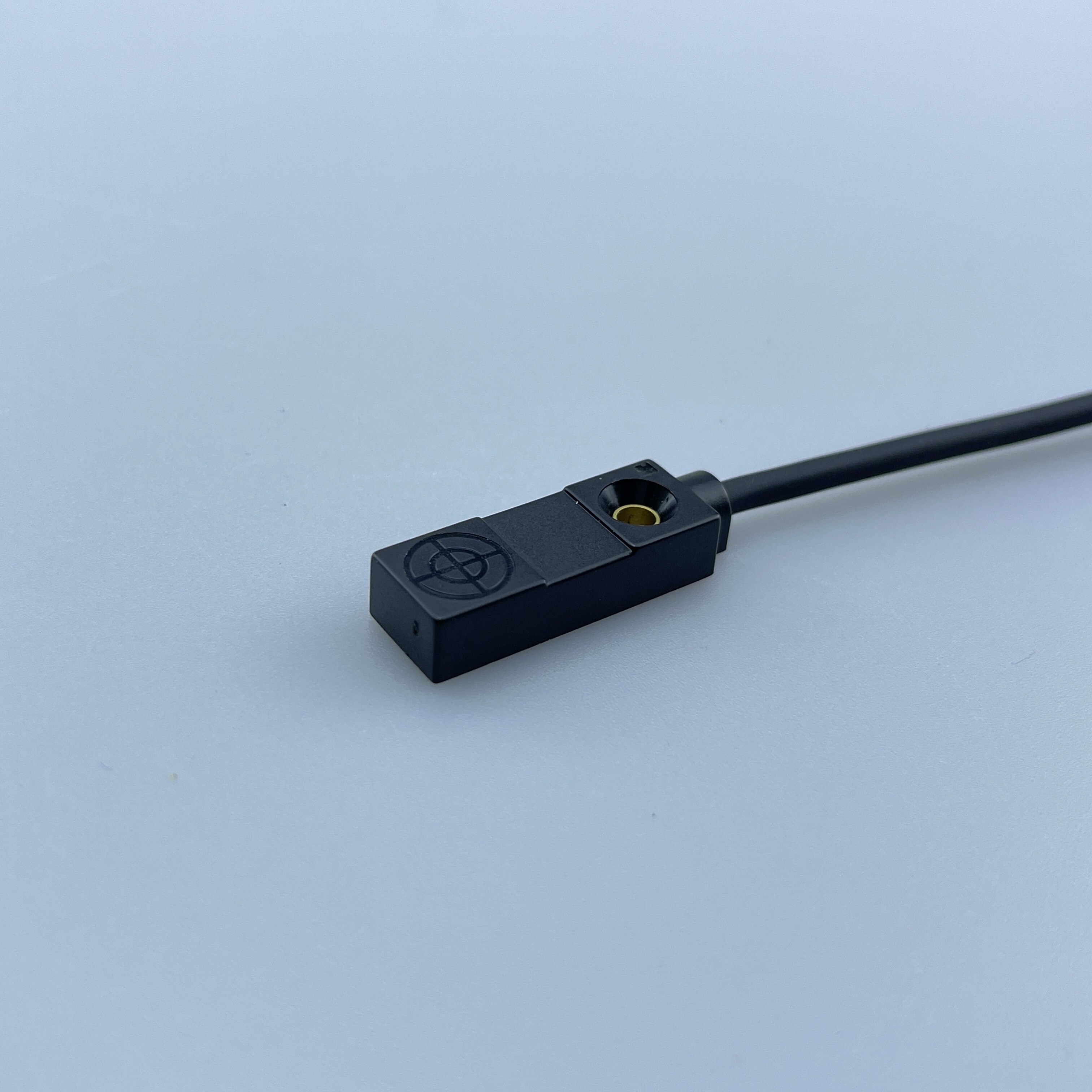 Q10 Inductive proximity sensor