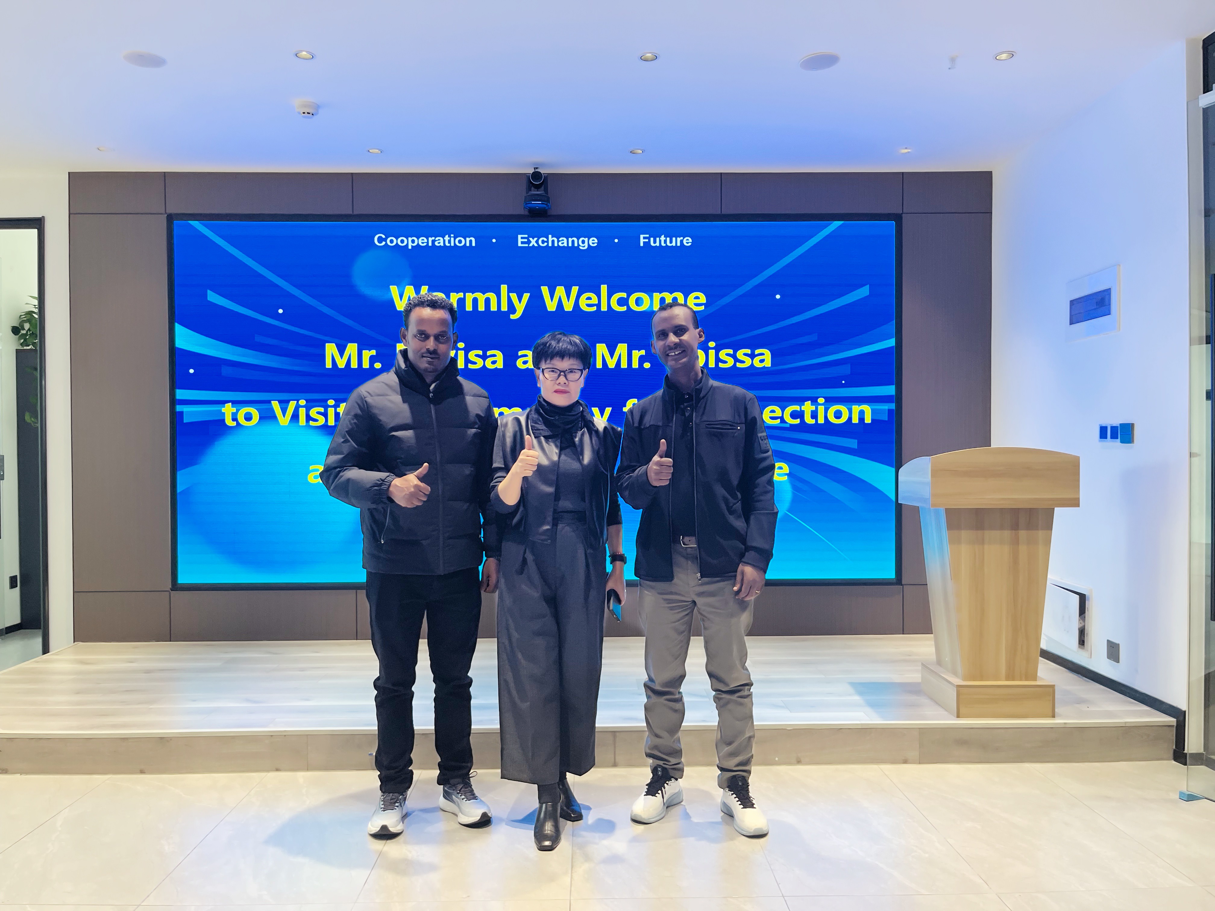 Des clients éthiopiens visitent China Prefabricated Building Export Trading Company pour renforcer la coopération en matière de bâtiments préfabriqués en Éthiopie