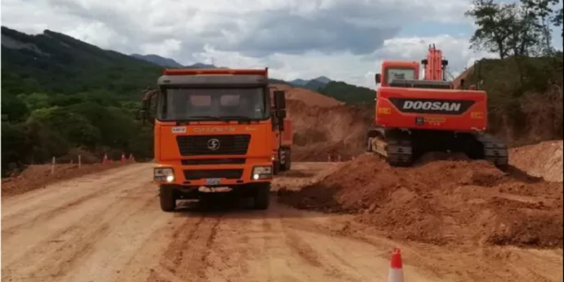 SHACMAN DUMP TRUCK (2)@1x.jpg