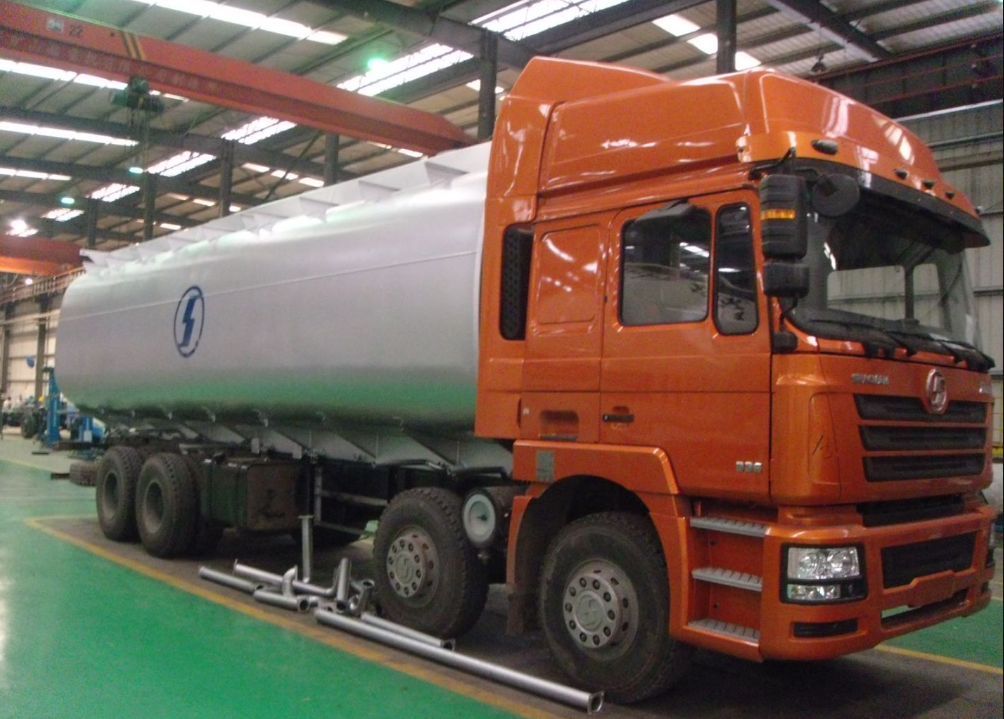 F3000 Oil tanker truck 8x4
