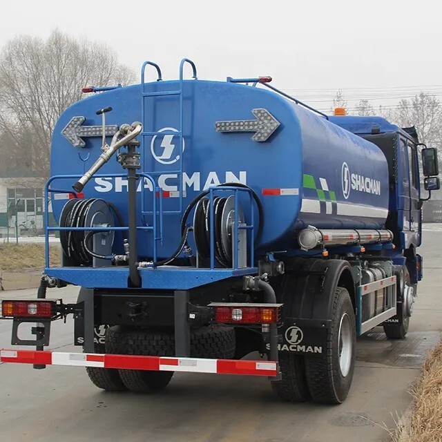 F3000 Sprinkler truck 4x2