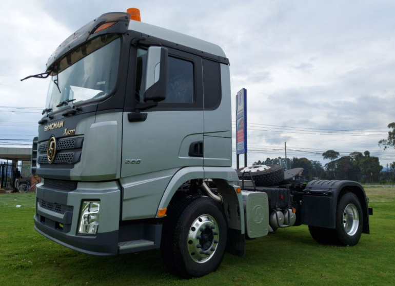 X3000 4x2 Tractor Truck