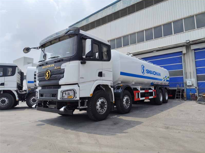 X3000 8X4 Sprinkler Tanker Truck