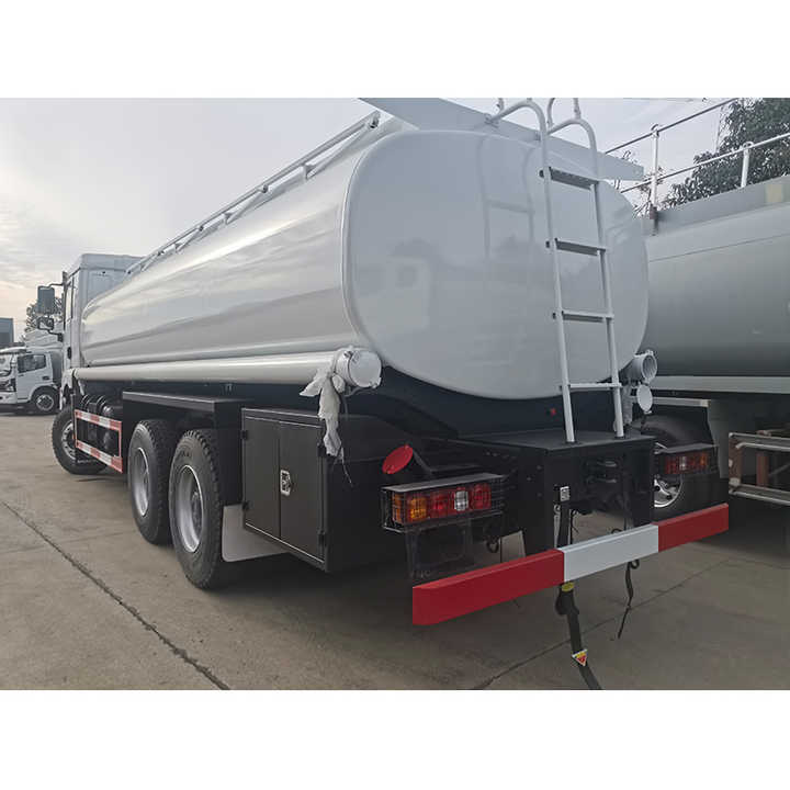 H3000 6×4 Oil Tanker Truck