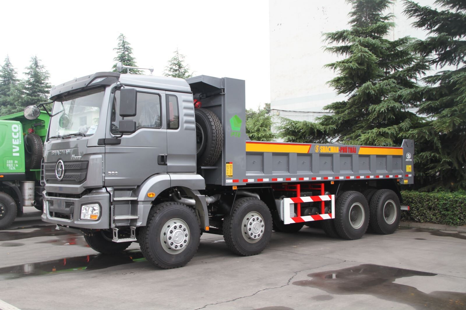 Camion Benne H3000 8X4