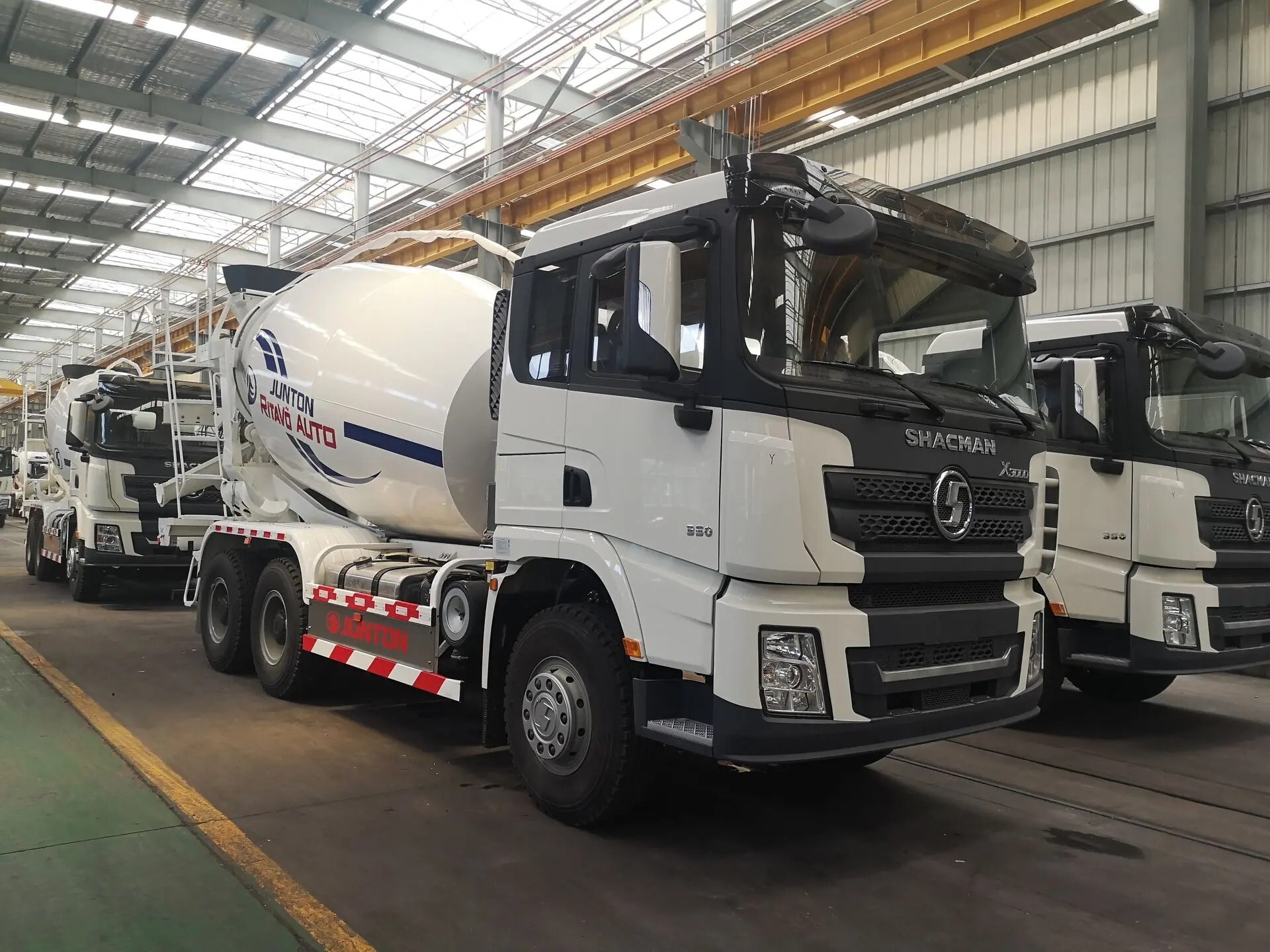 X3000 6x4 Cement Mixer Truck