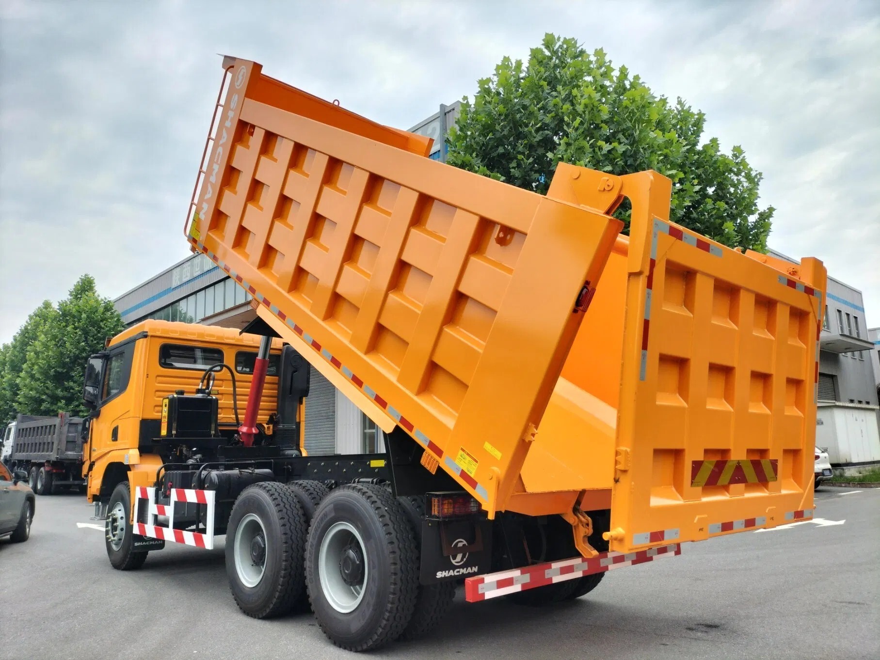 SHACMAN X3000 6x4 Cement Mixer Truck: Power and Reliability