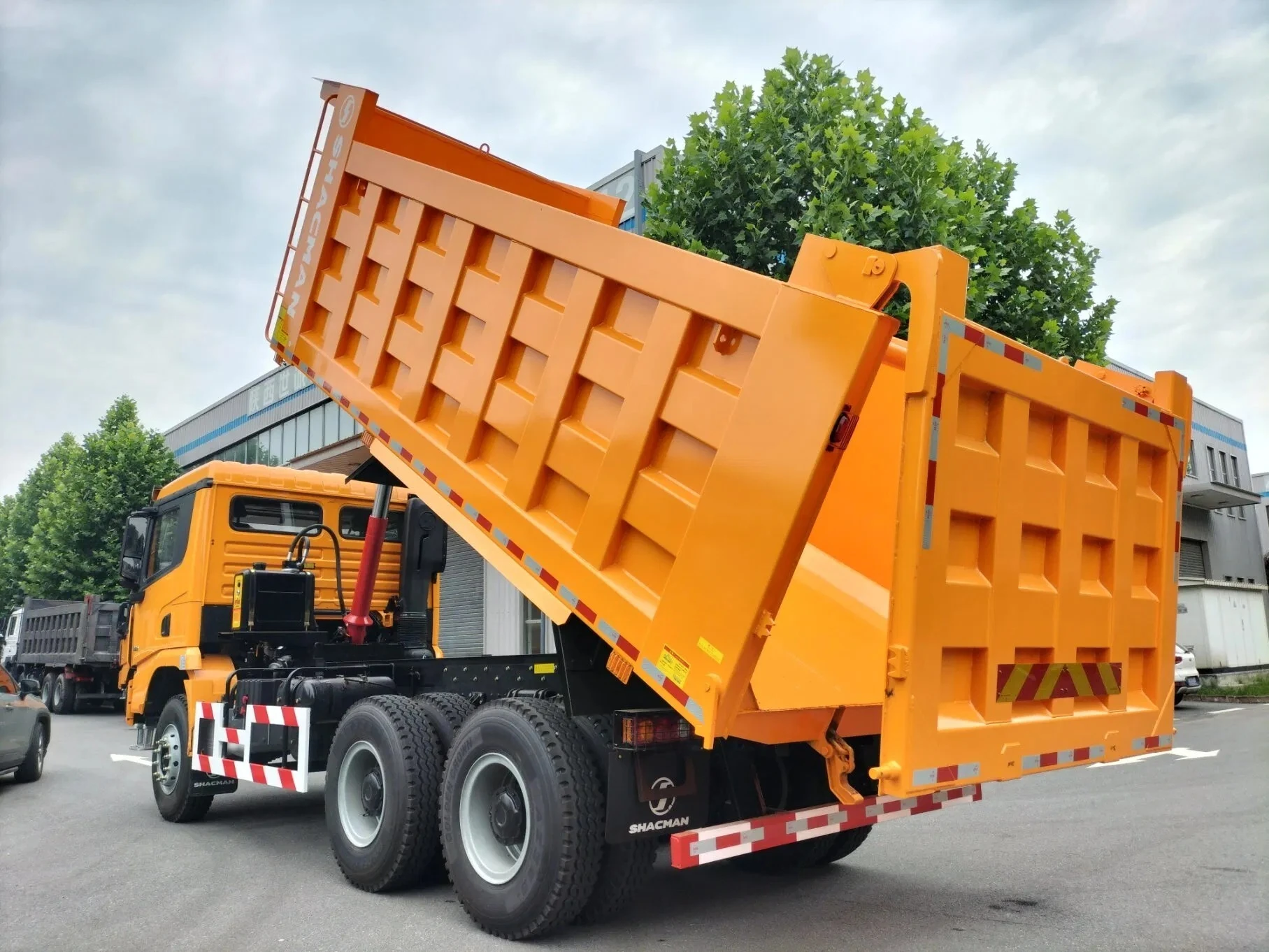  X3000 6x4 Dump Truck