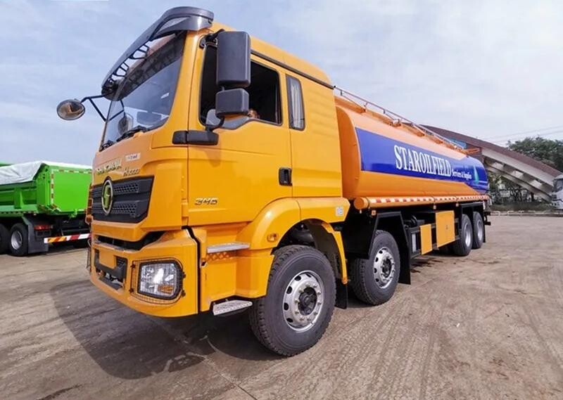 H3000 8×4 Oil Tanker Truck