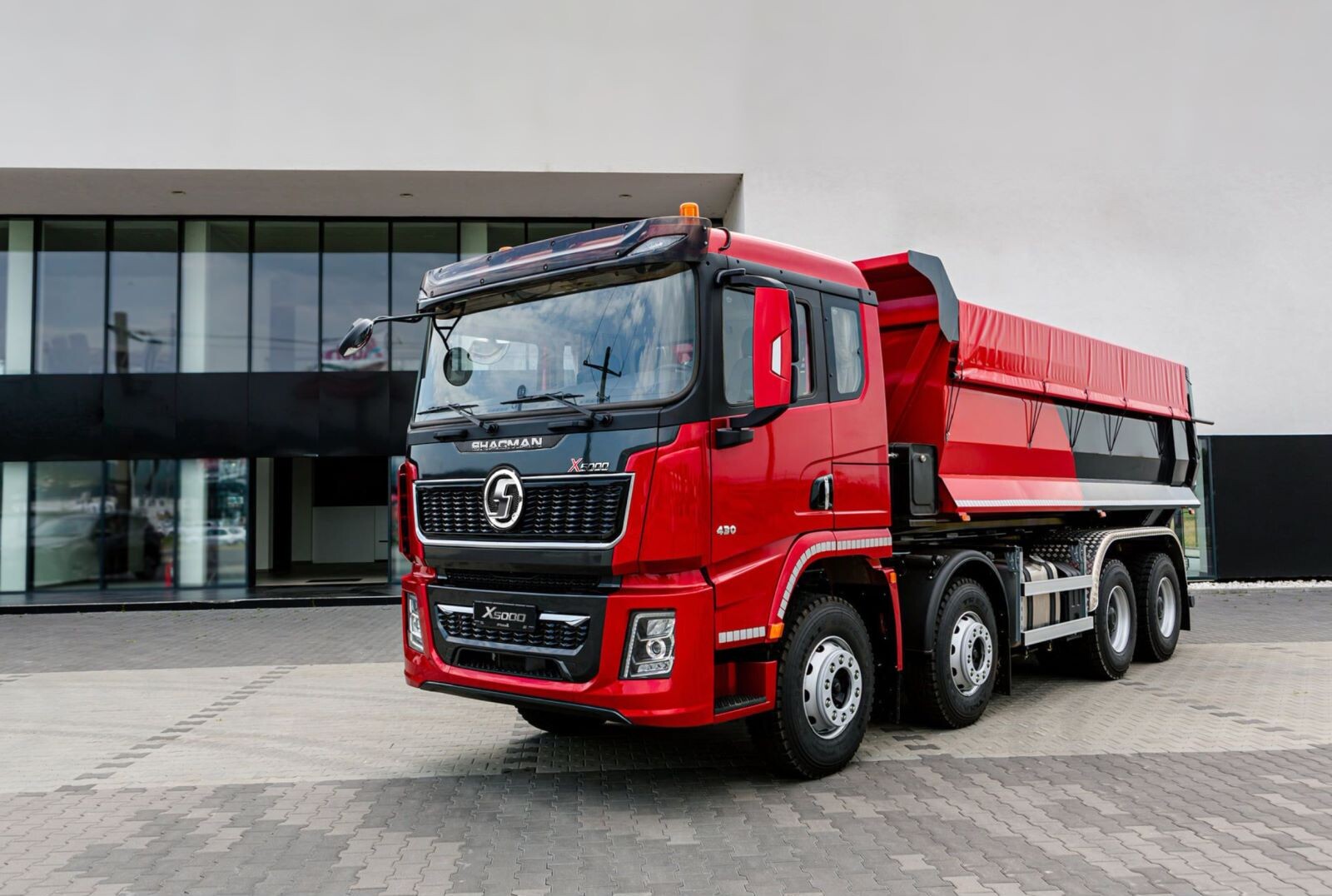 X5000 8x4 Dump Truck