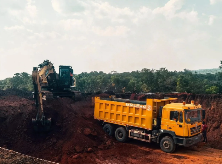 SHACMAN Deploys 1,300+ Trucks to Drive Trans-Guinean Railway Project