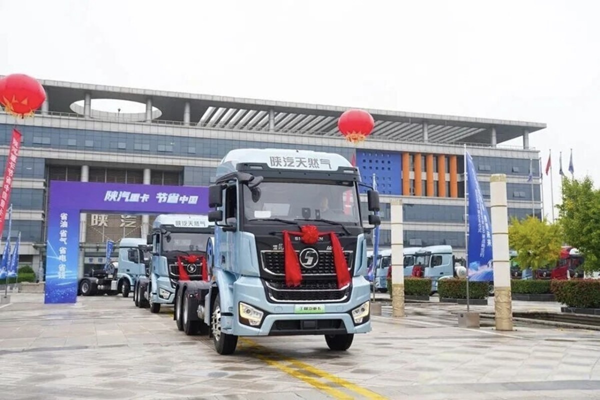 img (2) SHACMAN signe 1 000 commandes de camions lourds à énergies nouvelles et livre le premier lot
