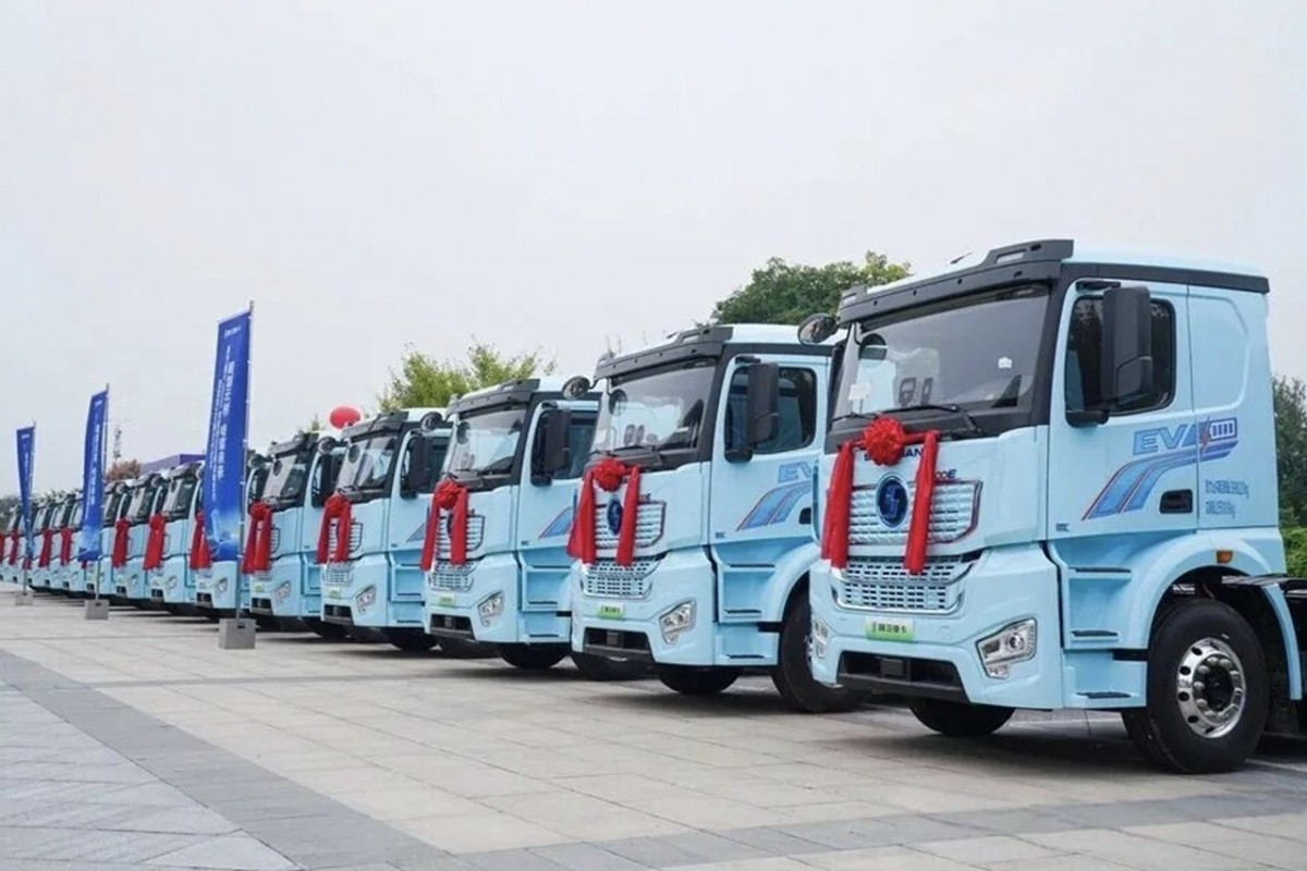 img (1) SHACMAN signe 1 000 commandes de camions lourds à énergies nouvelles et livre le premier lot