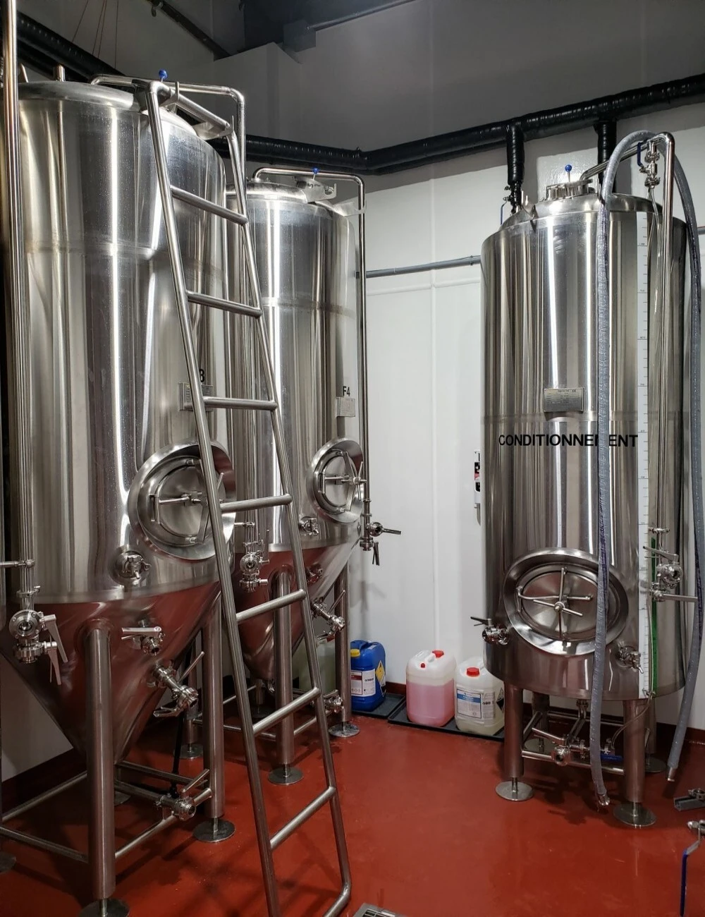 Vertical Bright Beer Tank