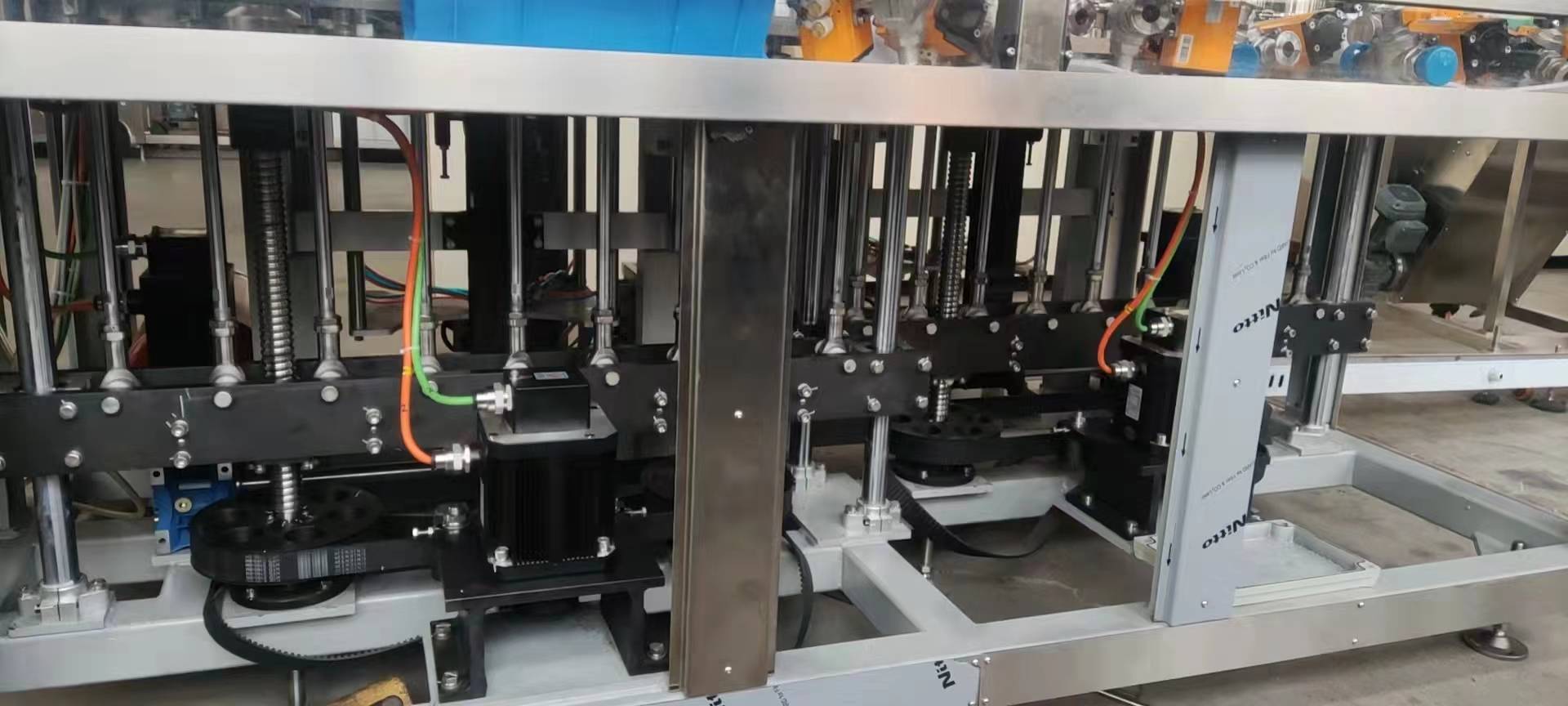 What are the common problems and solutions of liquid filling line?