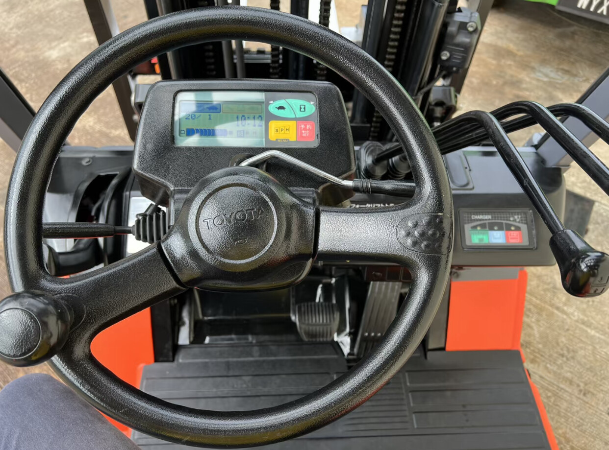 TOYOTA 1.5-5 TON INTERNAL COMBUSTION ENGINE FORKLIFT