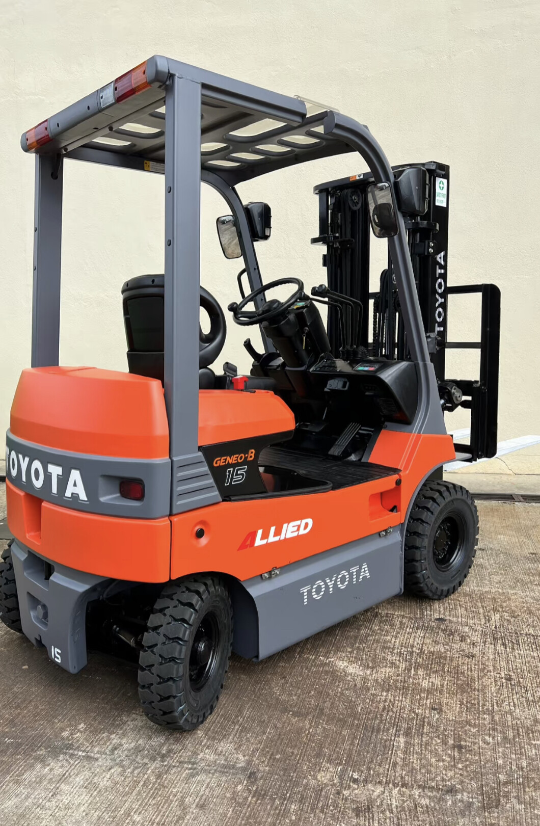 TOYOTA 1.5-5 TON INTERNAL COMBUSTION ENGINE FORKLIFT