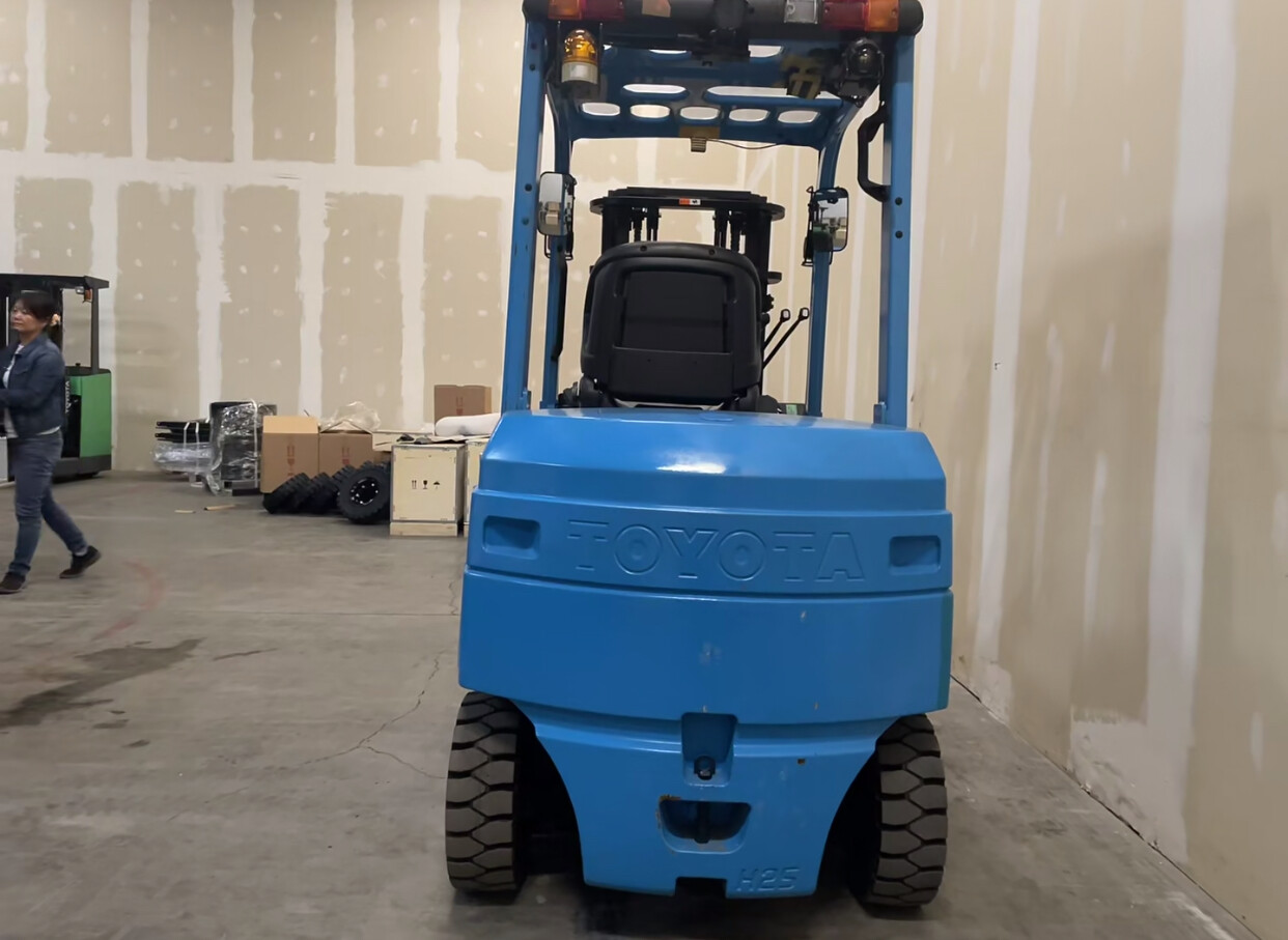 TOYOTA 2.5-5 TON ELECTRIC FORKLIFT