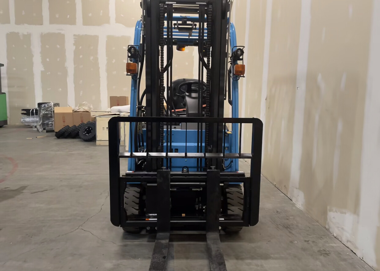 TOYOTA 2.5-5 TON ELECTRIC FORKLIFT
