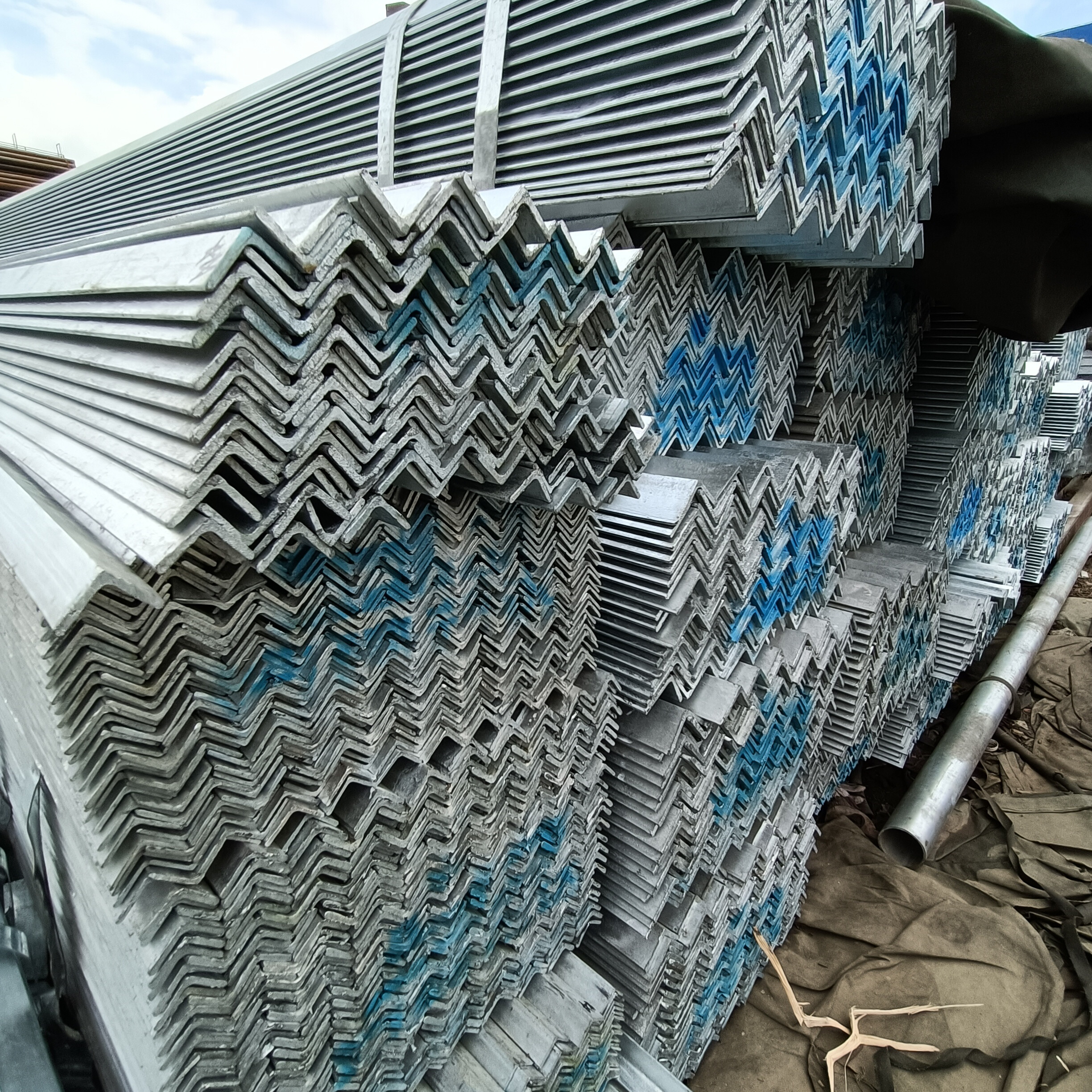 Carbon Q315 Q345 Angle Steel Carbon Q315 Q345 Angle Steel