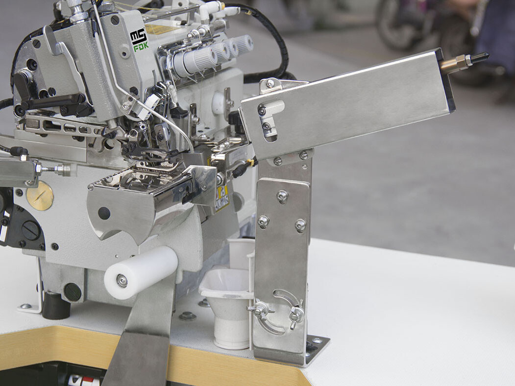 MS-16 AUTO RIB CUFF ATTACHING MACHINE