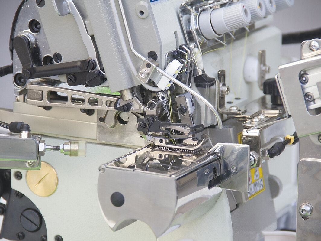 MS-16 AUTO RIB CUFF ATTACHING MACHINE