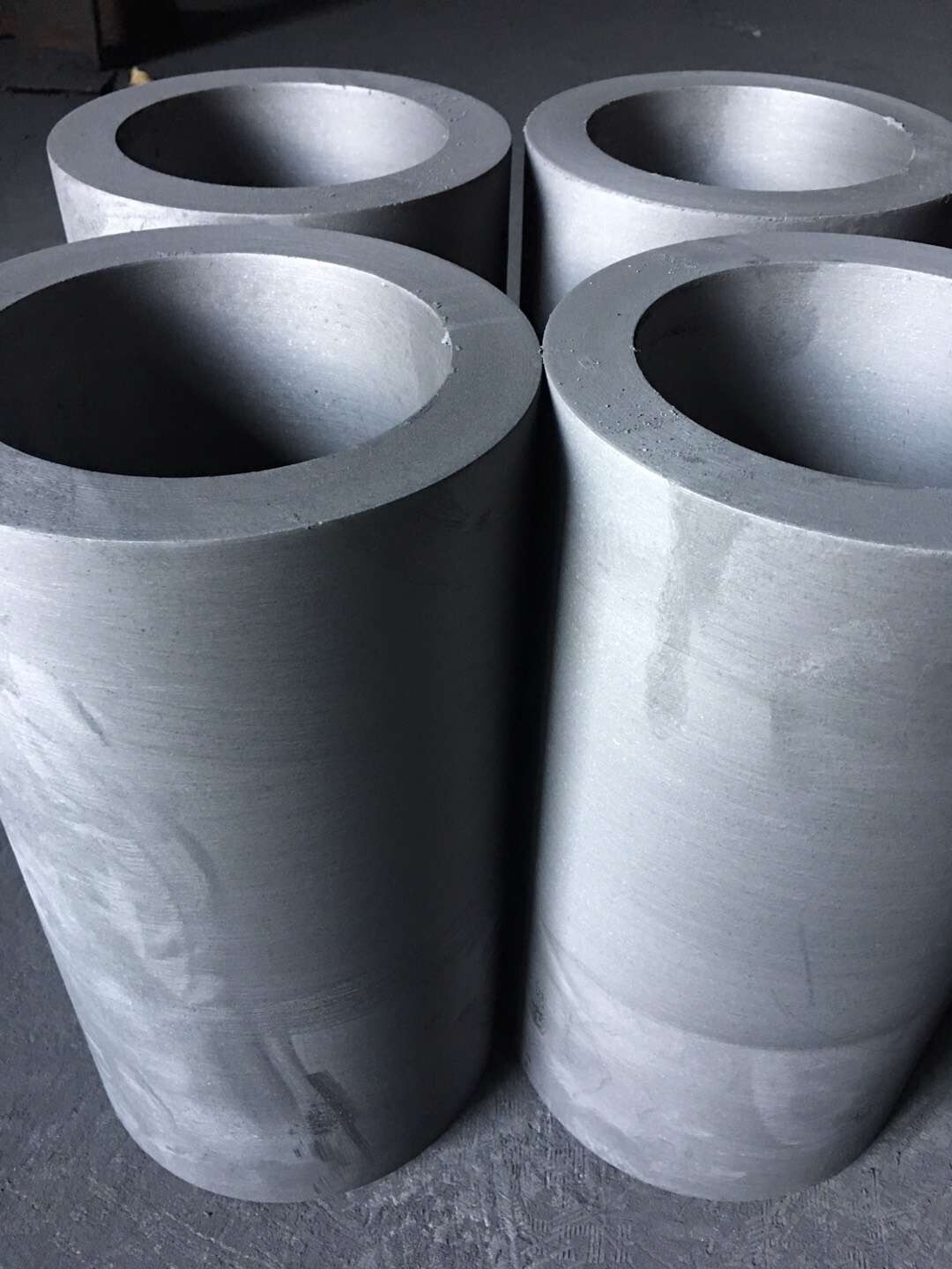 Applicable occasions for graphite crucibles used in melting aluminium.