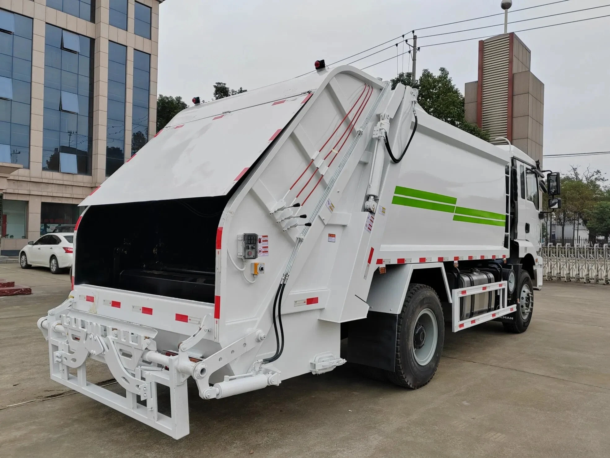 Camion compacteur d'ordures H3000 4×2