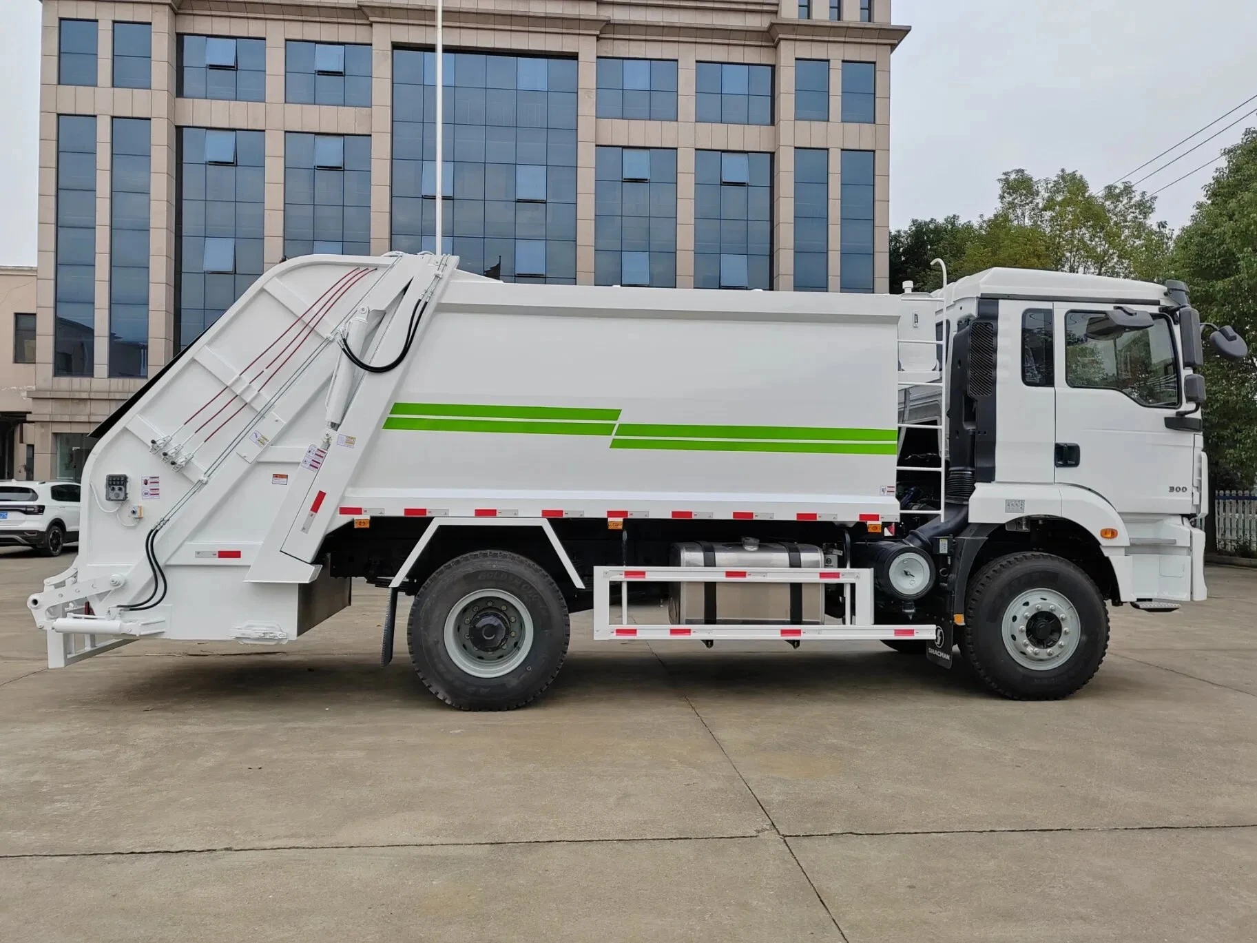 Camion compacteur d'ordures H3000 4×2