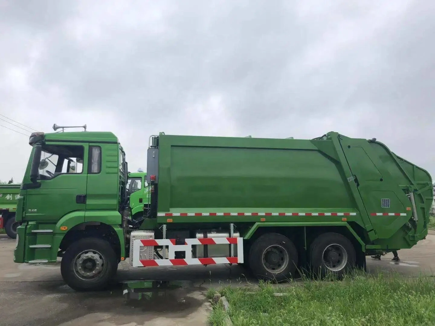 Camion compacteur d'ordures H3000 6×4