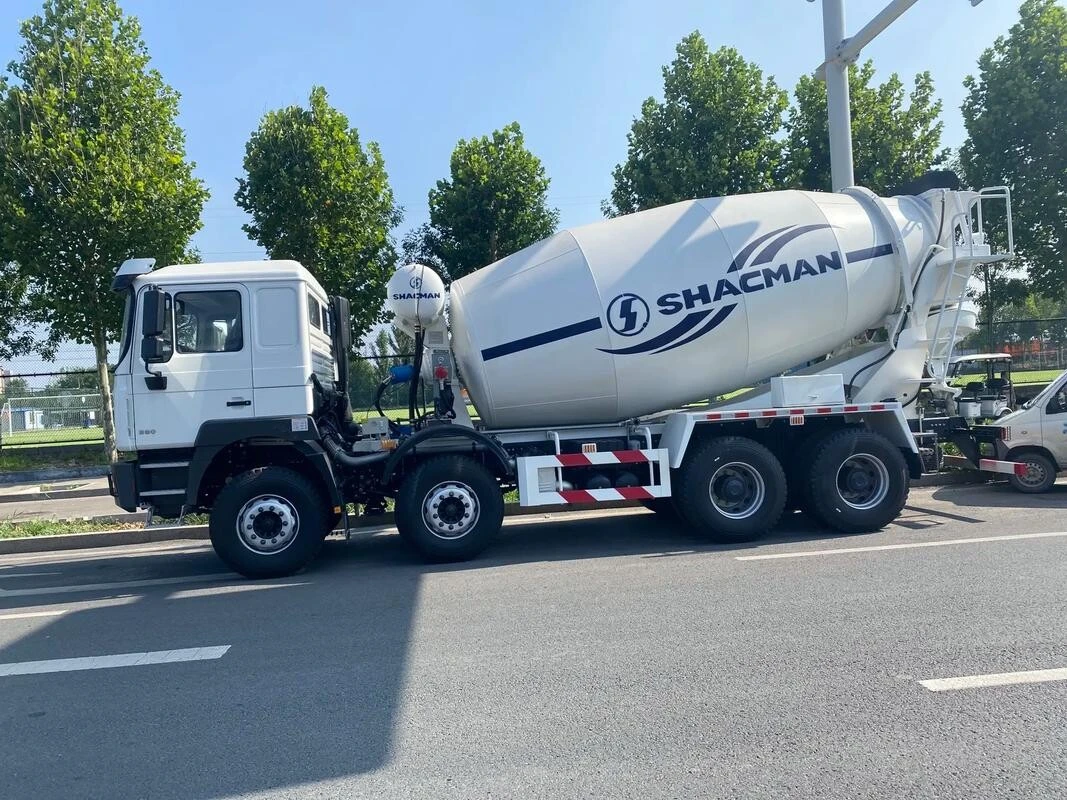 Camion malaxeur de ciment F3000 8x4