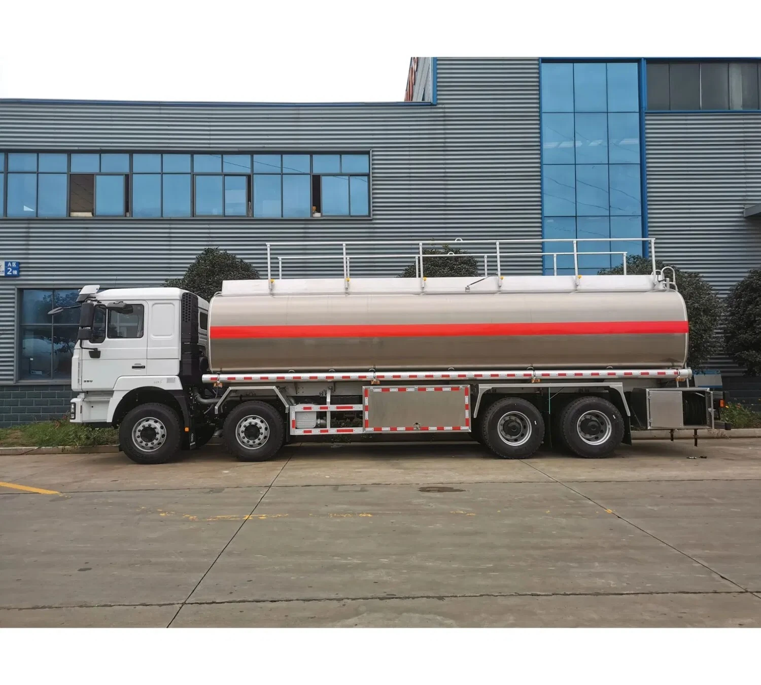 F3000 Camion-citerne à pétrole 8x4