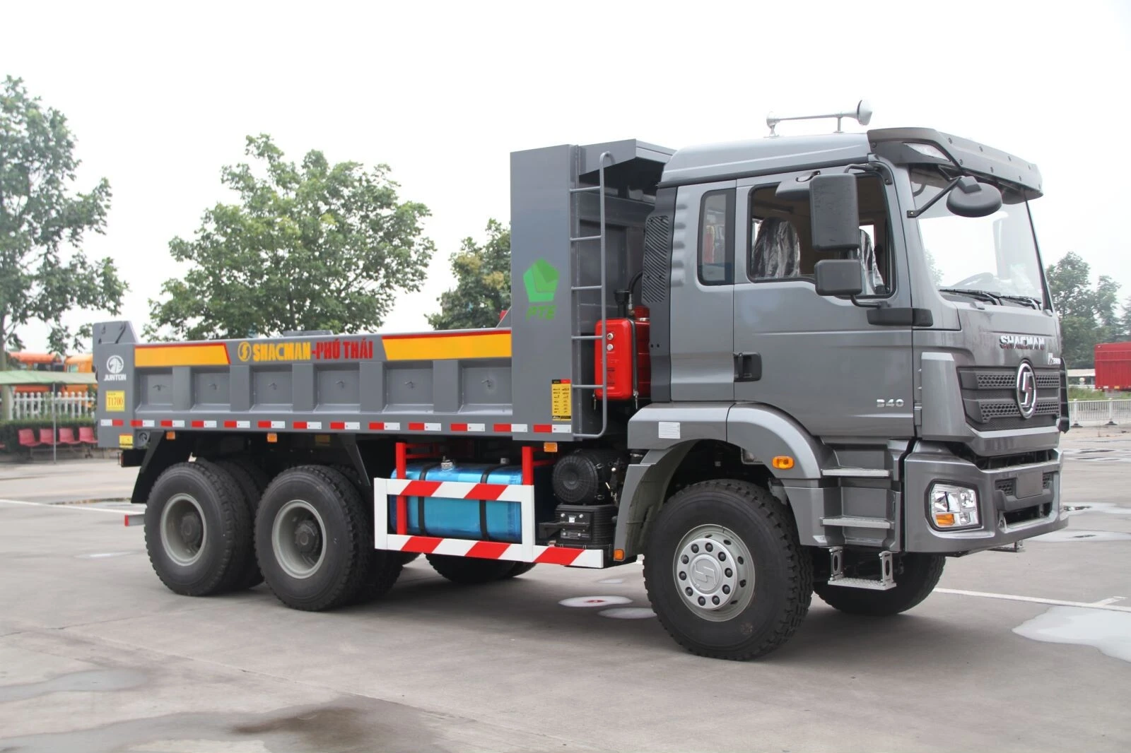 Camion à benne H3000 6X4