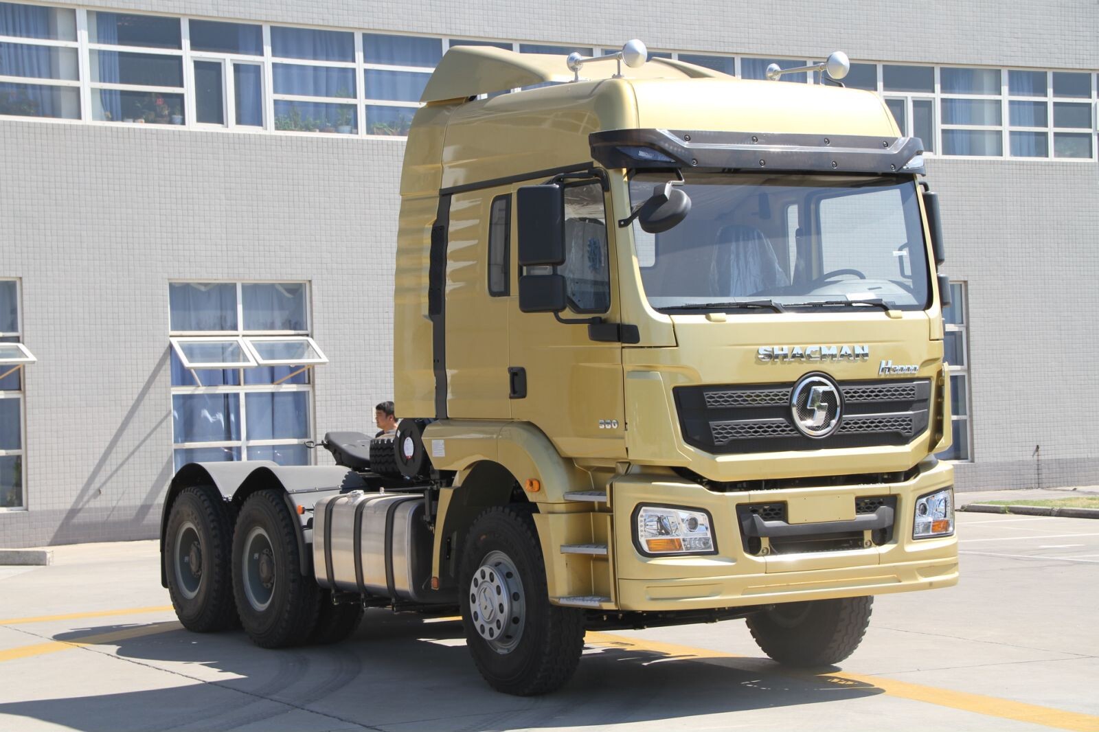 Camion tracteur H3000 6X4