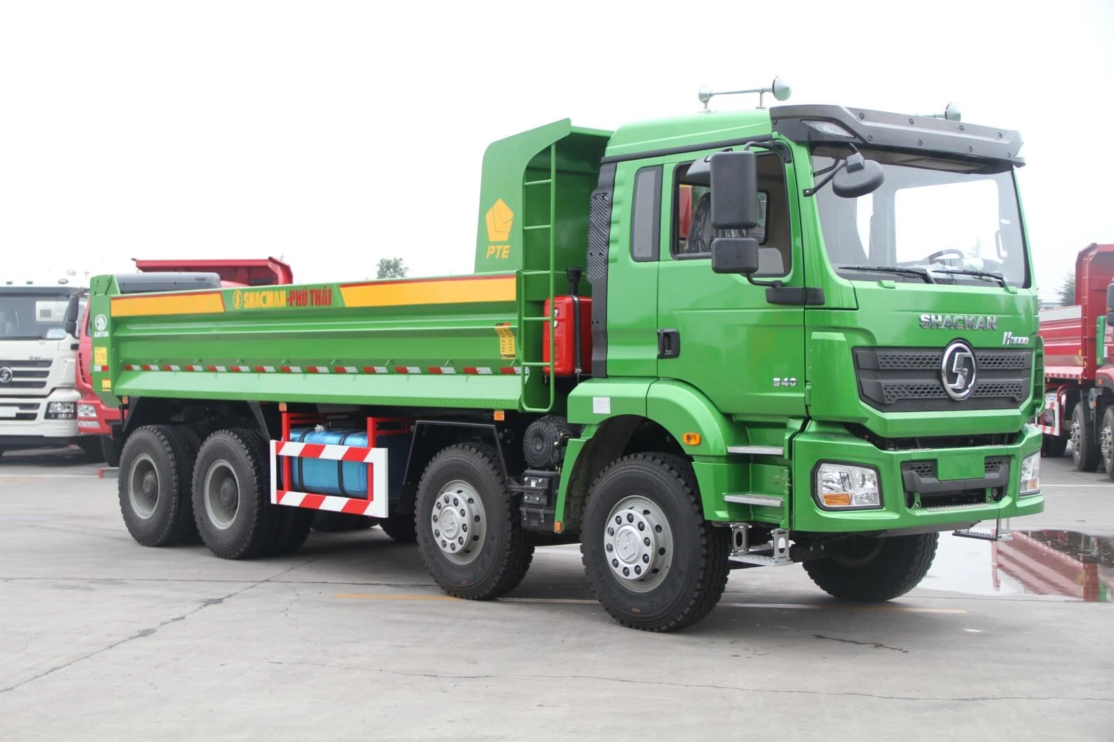 Camion benne H3000 8X4