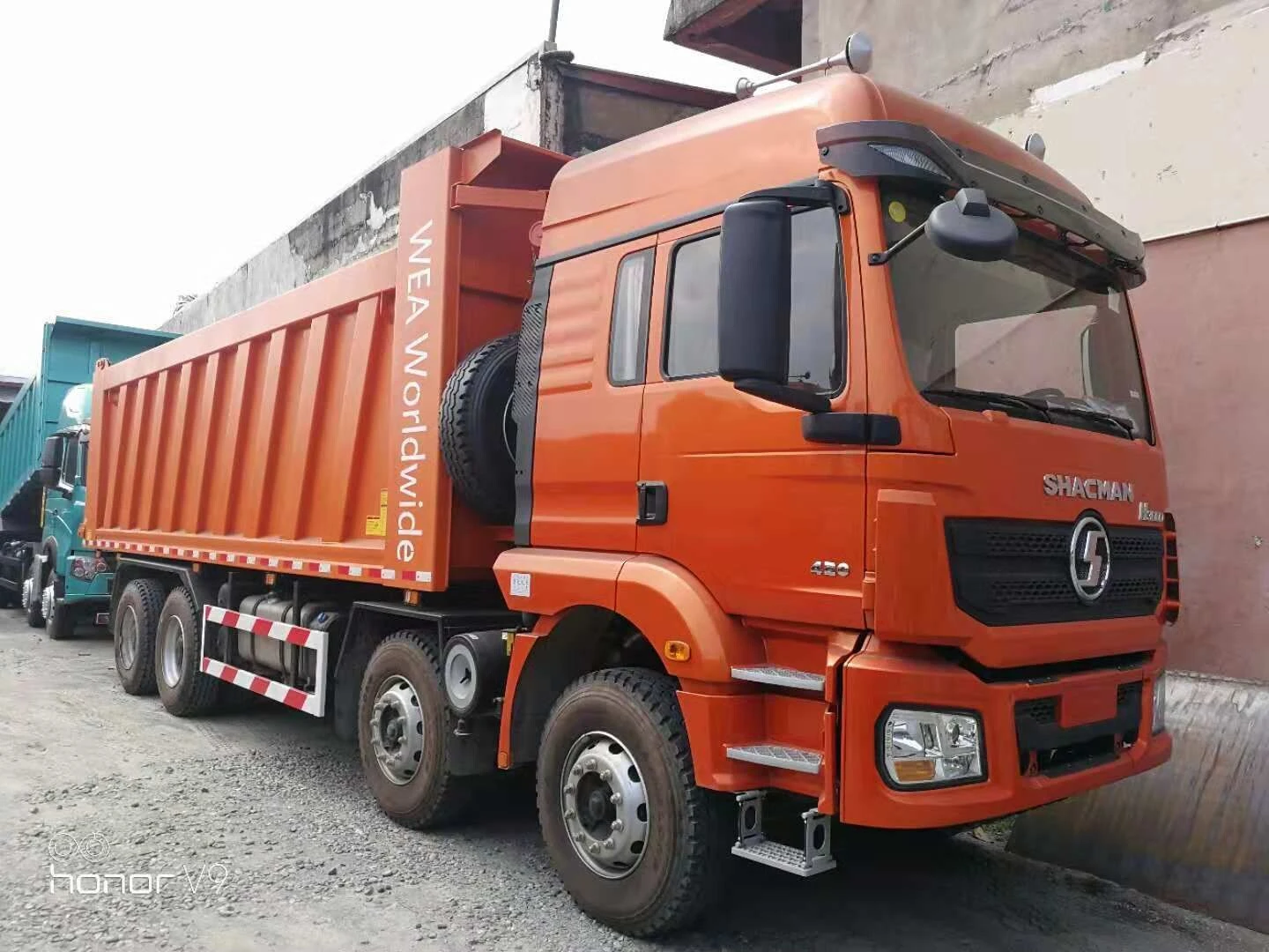 Camion benne H3000 8X4