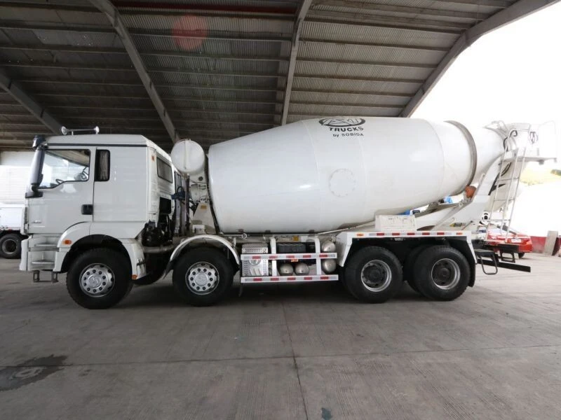 H3000 8X4 camion mélangeur