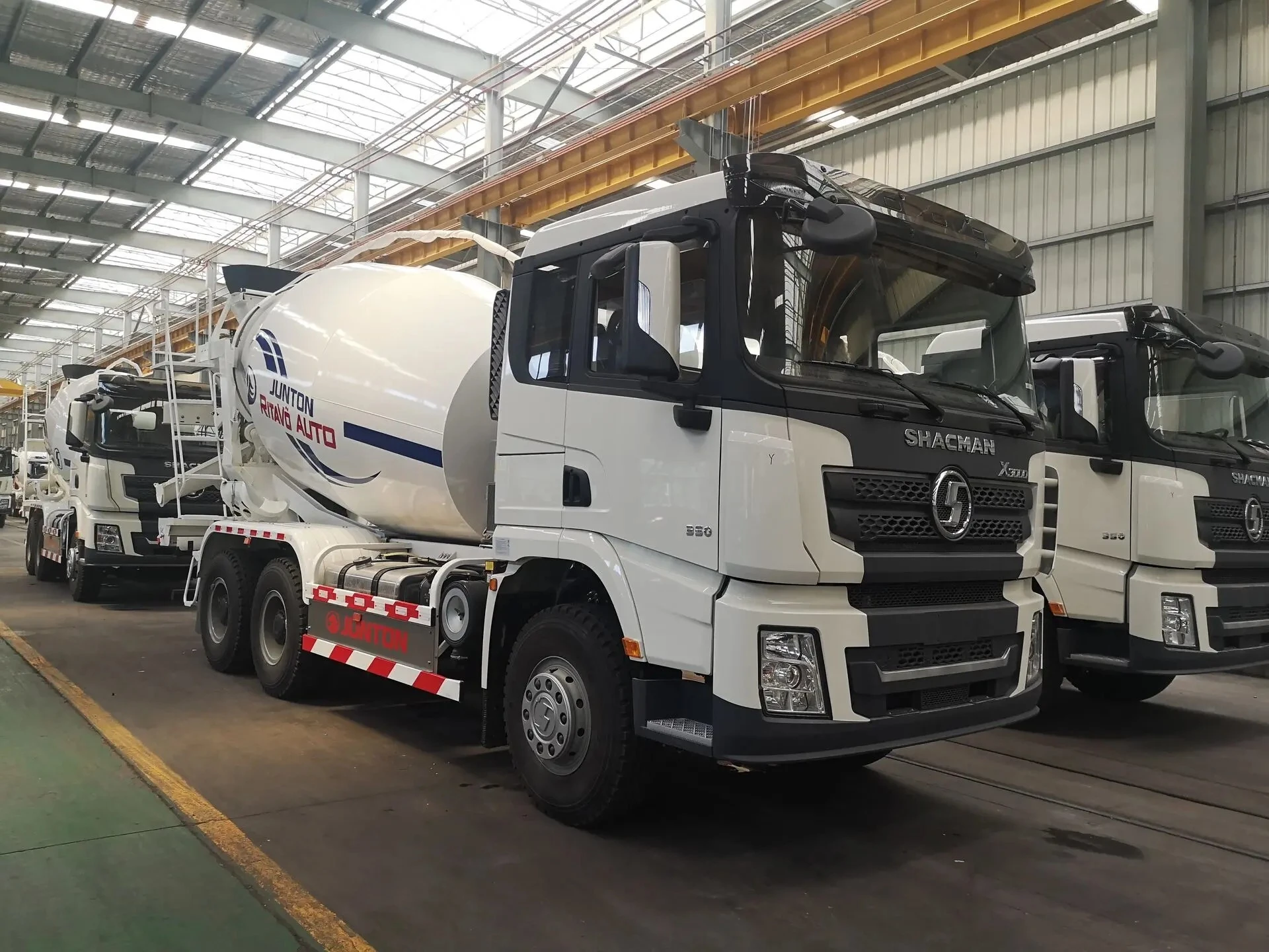 Camion malaxeur à béton X3000 6x4