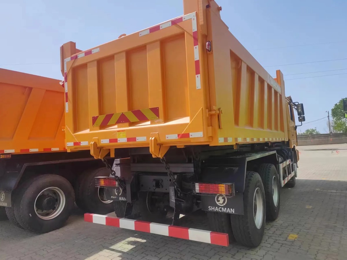 20 camions-bennes SHACMAN F2000 6x4 livrés en Algérie