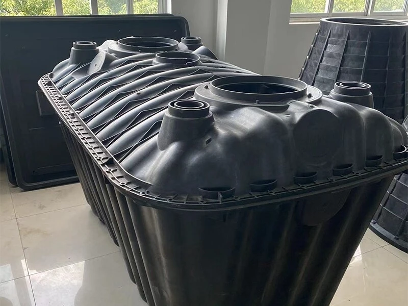 Integrated injection molded three-format septic tank-01